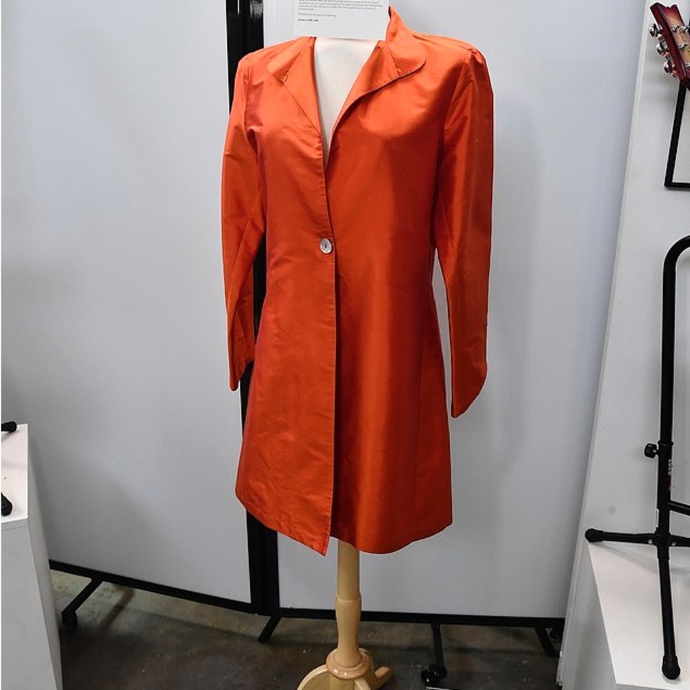 Mariko • 100% Silk • Vintage • Orange • Size Small • long jacket